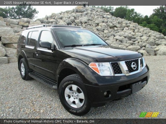 2005 Nissan Pathfinder SE 4x4 in Super Black