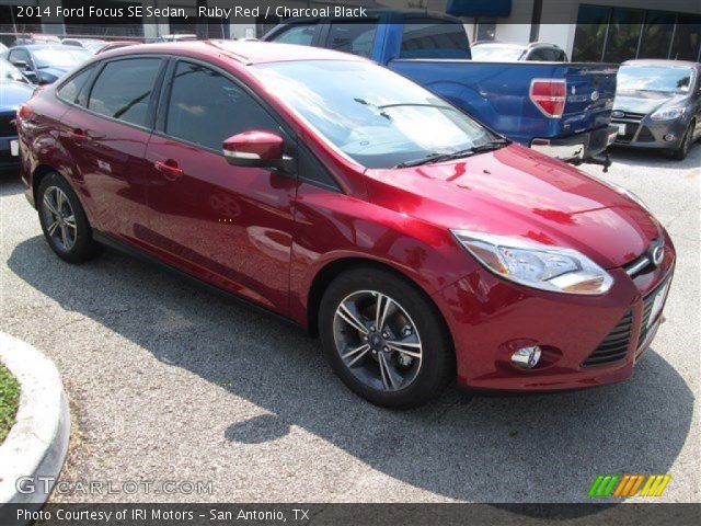 2014 Ford Focus SE Sedan in Ruby Red