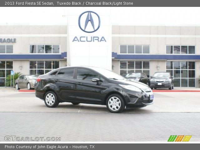 2013 Ford Fiesta SE Sedan in Tuxedo Black