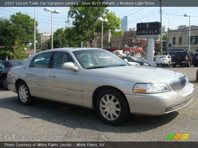 2007 Lincoln Town Car Signature Limited in Silver Birch Metallic