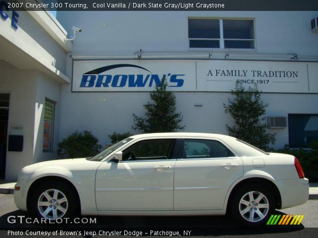2007 Chrysler 300 Touring in Cool Vanilla