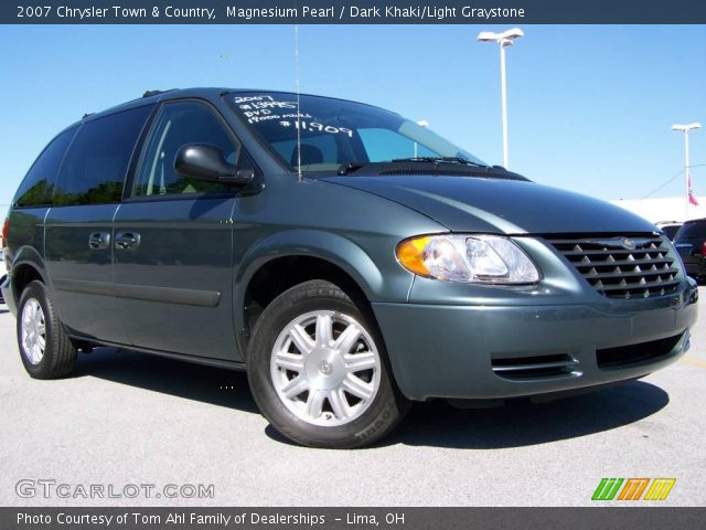 2007 Chrysler Town & Country  in Magnesium Pearl