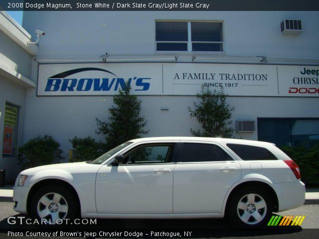 2008 Dodge Magnum  in Stone White