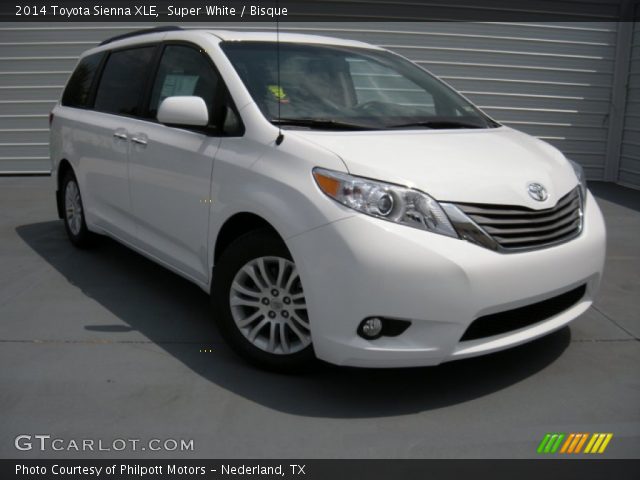 2014 Toyota Sienna XLE in Super White