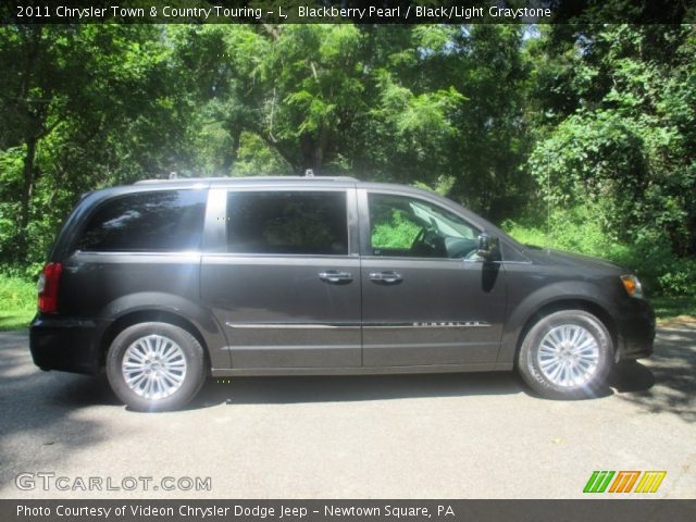 2011 Chrysler Town & Country Touring - L in Blackberry Pearl