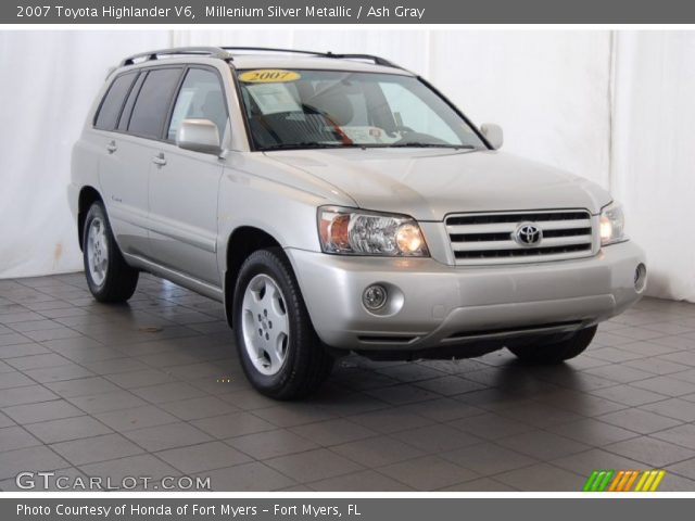 2007 Toyota Highlander V6 in Millenium Silver Metallic