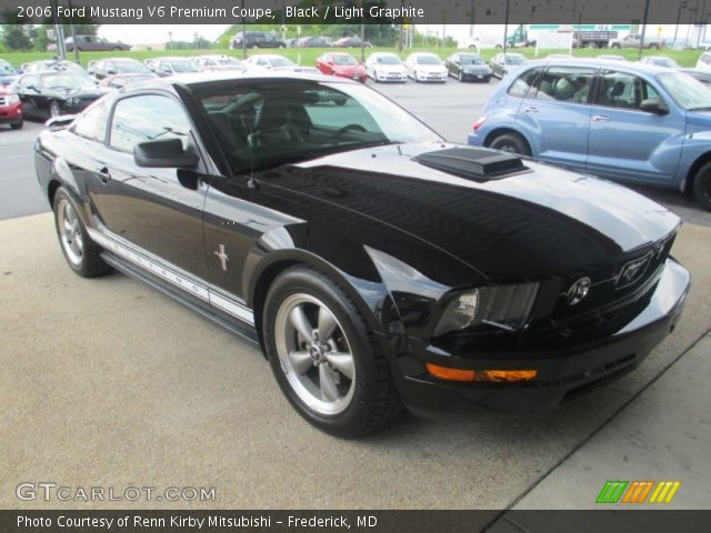 2006 Ford Mustang V6 Premium Coupe in Black