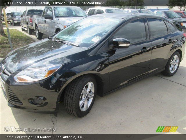 2014 Ford Focus SE Sedan in Tuxedo Black