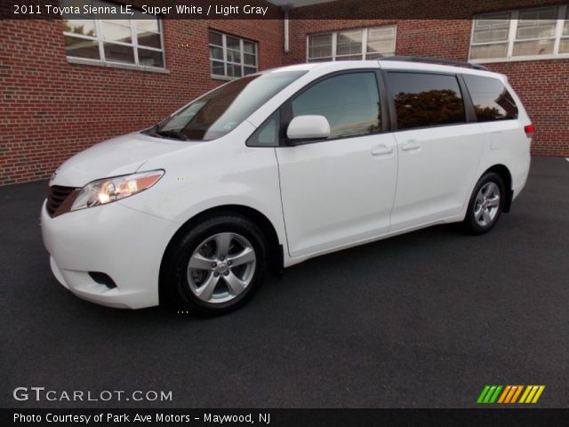 2011 Toyota Sienna LE in Super White