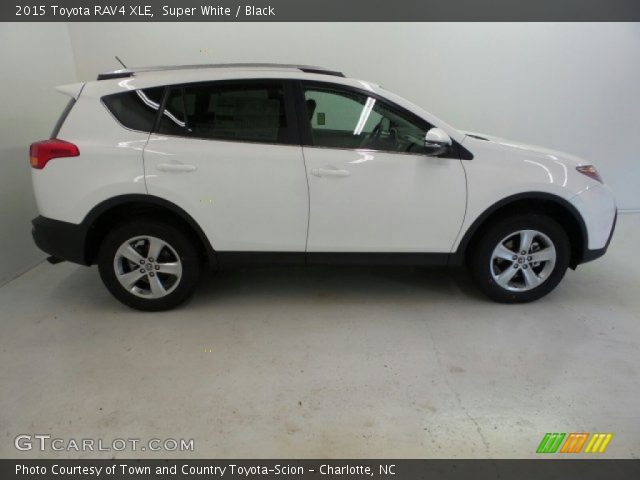2015 Toyota RAV4 XLE in Super White