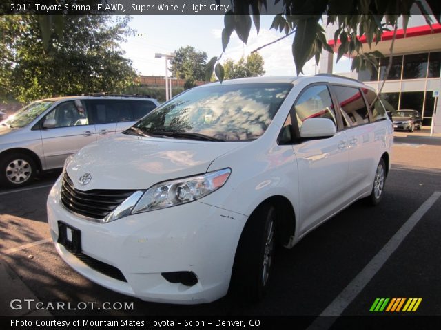 2011 Toyota Sienna LE AWD in Super White