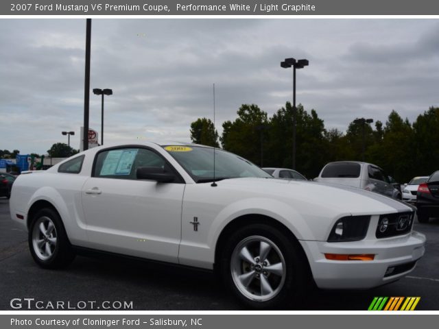 2007 Ford Mustang V6 Premium Coupe in Performance White