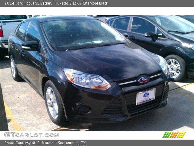2014 Ford Focus SE Sedan in Tuxedo Black