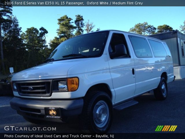 2006 Ford E Series Van E350 XL 15 Passenger in Oxford White