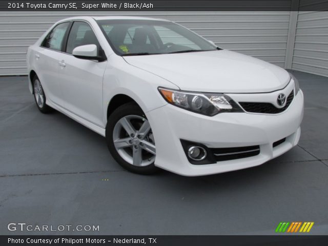 2014 Toyota Camry SE in Super White