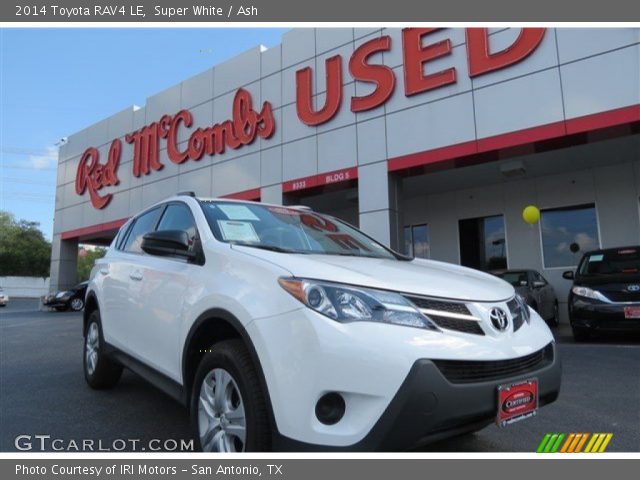 2014 Toyota RAV4 LE in Super White