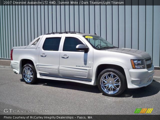 2007 Chevrolet Avalanche LTZ 4WD in Summit White