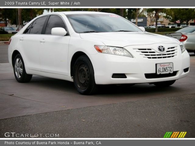 2009 Toyota Camry LE in Super White