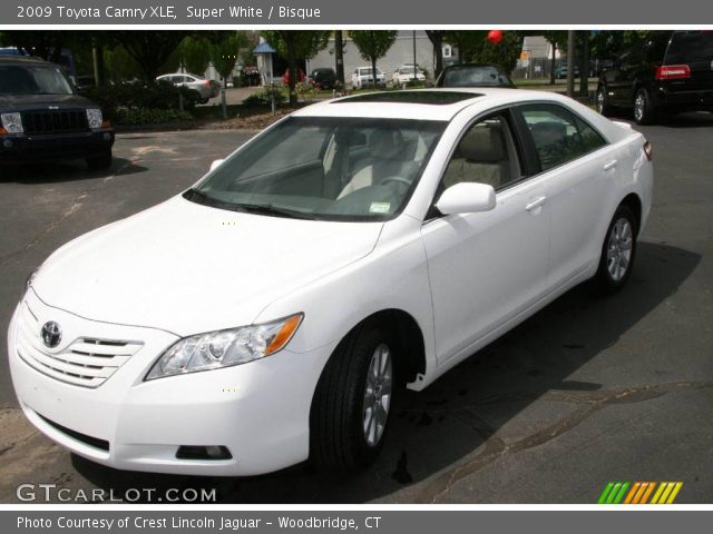2009 Toyota Camry XLE in Super White