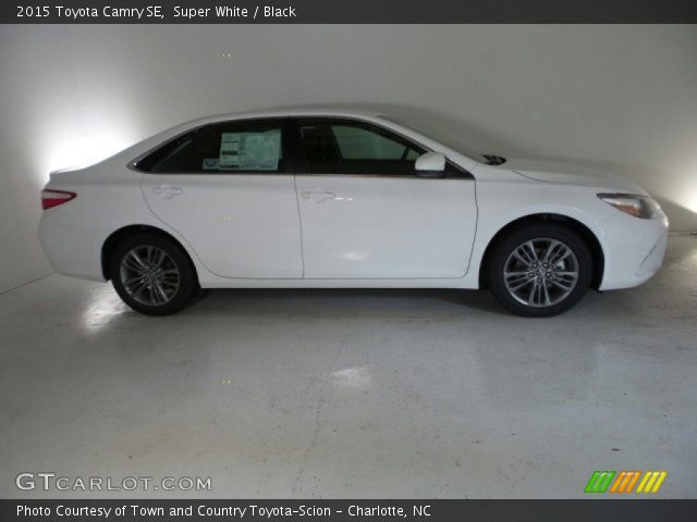 2015 Toyota Camry SE in Super White