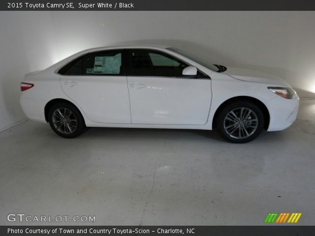 2015 Toyota Camry SE in Super White