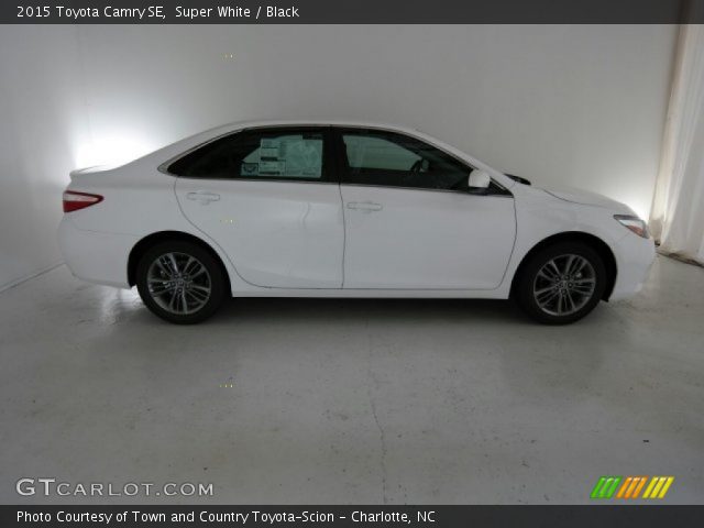 2015 Toyota Camry SE in Super White
