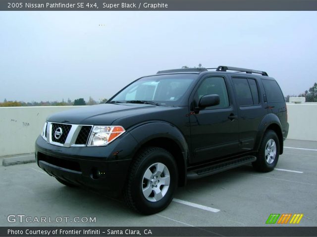 2005 Nissan Pathfinder SE 4x4 in Super Black