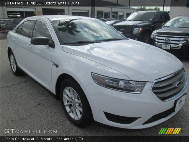 2014 Ford Taurus SE in Oxford White