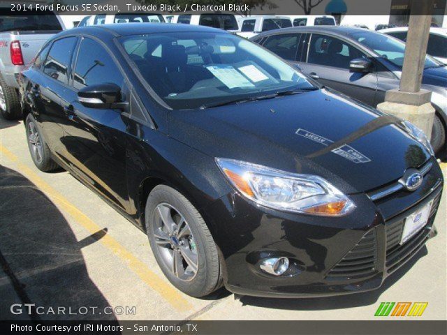 2014 Ford Focus SE Sedan in Tuxedo Black