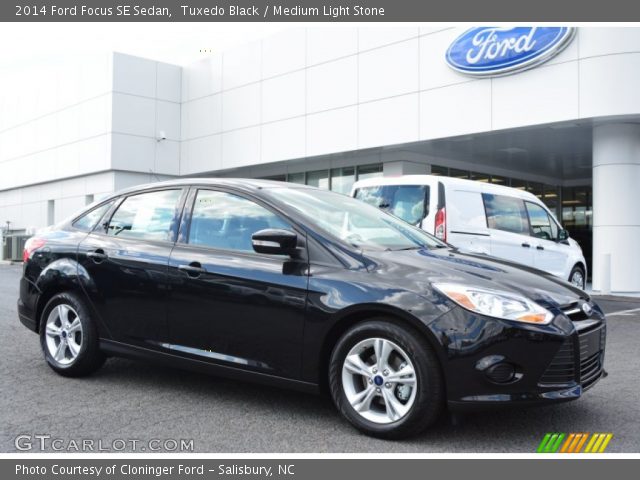 2014 Ford Focus SE Sedan in Tuxedo Black