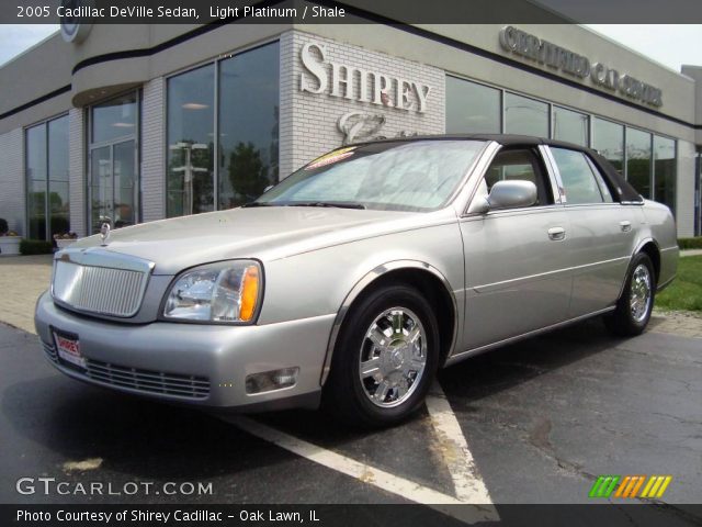 2005 Cadillac DeVille Sedan in Light Platinum