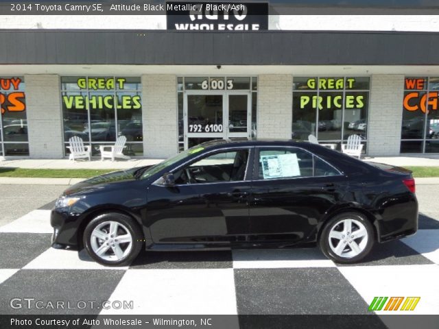 2014 Toyota Camry SE in Attitude Black Metallic