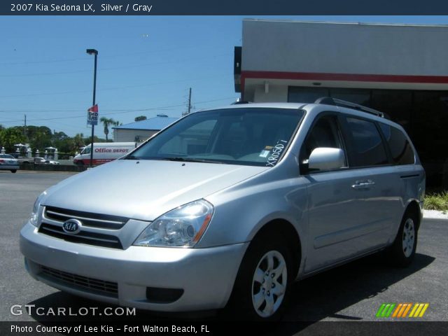 2007 Kia Sedona LX in Silver