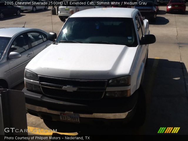 2005 Chevrolet Silverado 2500HD LT Extended Cab in Summit White