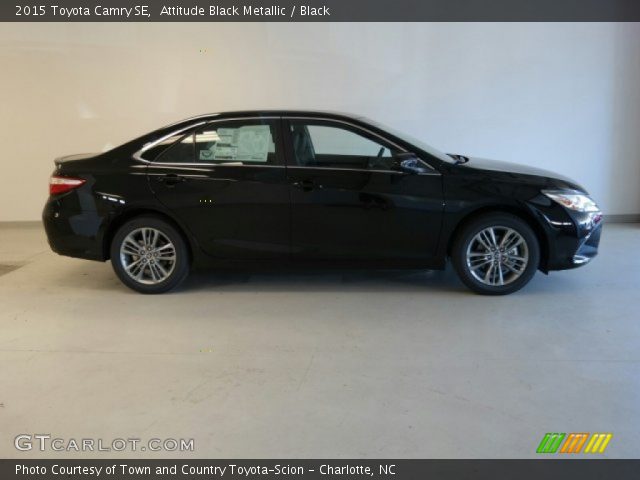 2015 Toyota Camry SE in Attitude Black Metallic