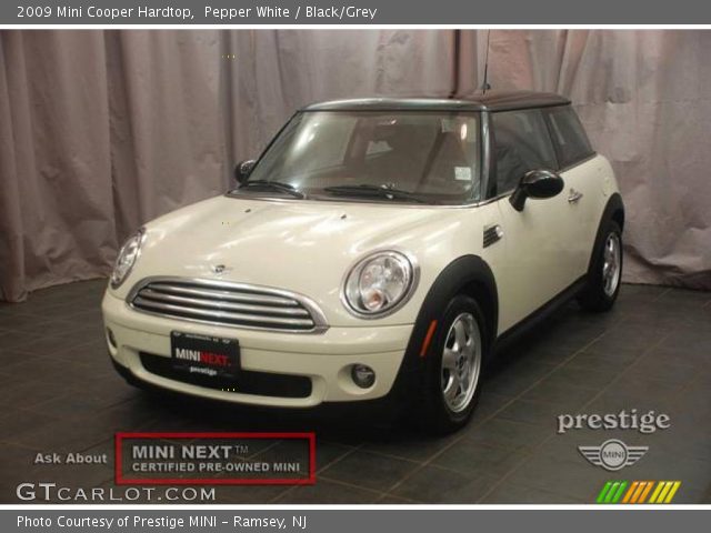 2009 Mini Cooper Hardtop in Pepper White