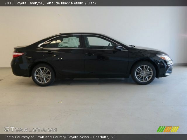 2015 Toyota Camry SE in Attitude Black Metallic