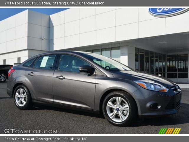 2014 Ford Focus SE Sedan in Sterling Gray