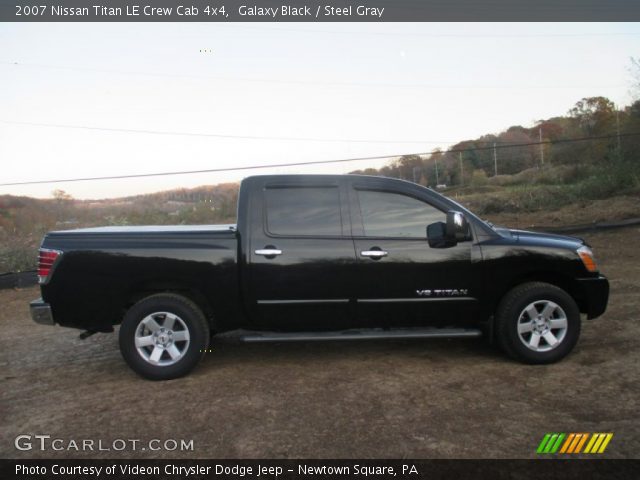 2007 Nissan Titan LE Crew Cab 4x4 in Galaxy Black