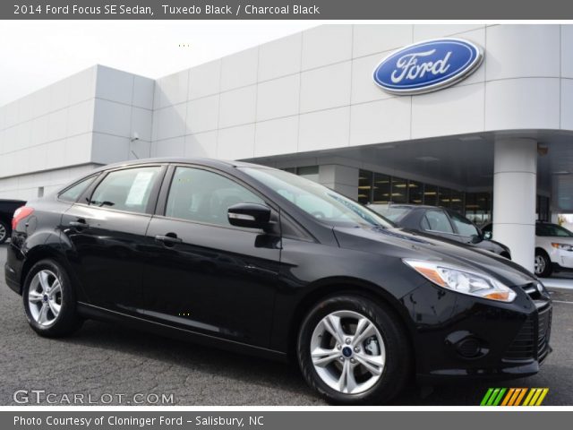 2014 Ford Focus SE Sedan in Tuxedo Black