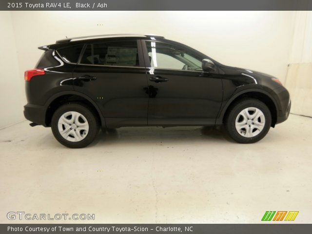 2015 Toyota RAV4 LE in Black