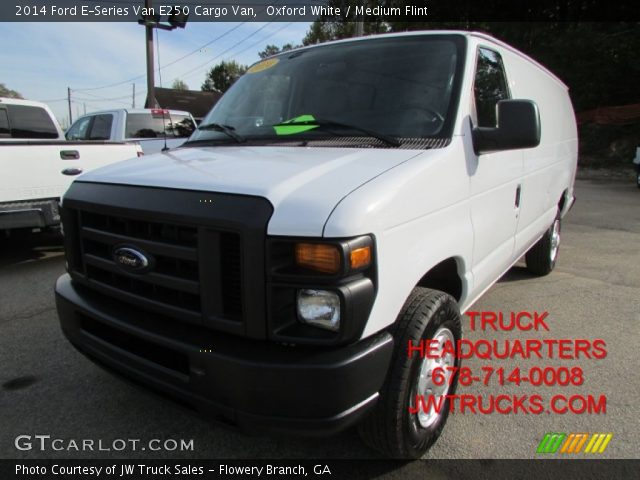 2014 Ford E-Series Van E250 Cargo Van in Oxford White