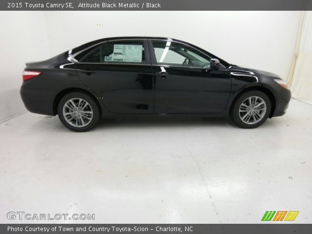 2015 Toyota Camry SE in Attitude Black Metallic