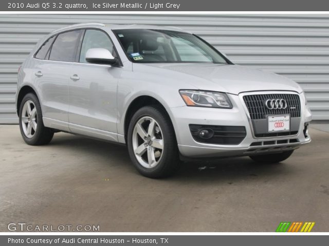 2010 Audi Q5 3.2 quattro in Ice Silver Metallic