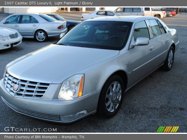 2007 Cadillac DTS Luxury II in Light Platinum