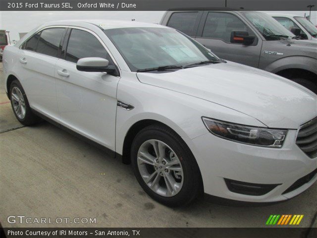 2015 Ford Taurus SEL in Oxford White