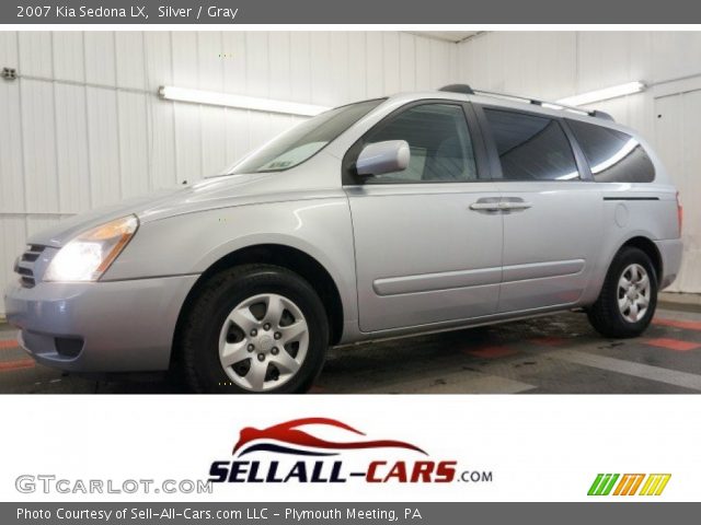 2007 Kia Sedona LX in Silver