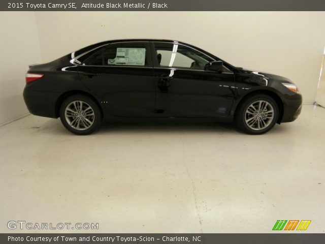 2015 Toyota Camry SE in Attitude Black Metallic