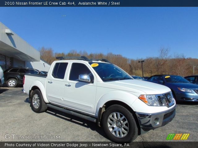 2010 Nissan Frontier LE Crew Cab 4x4 in Avalanche White