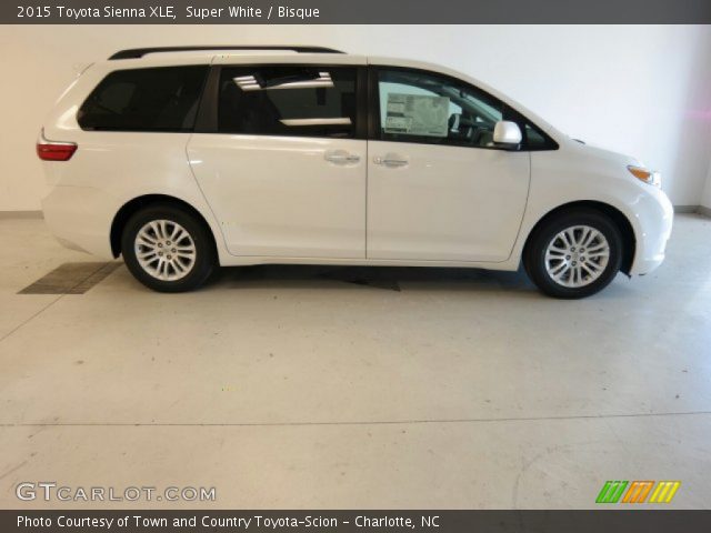 2015 Toyota Sienna XLE in Super White